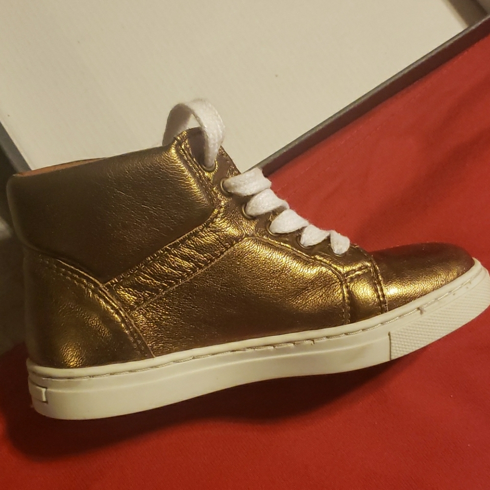 Boys tennis shoes
